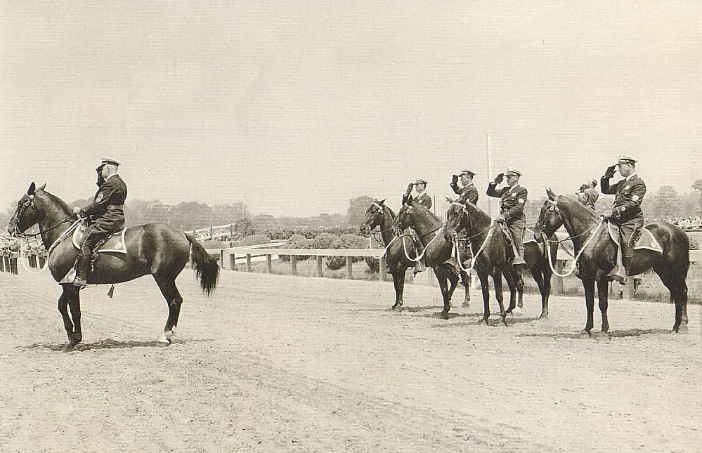 Mounted patrol at race course