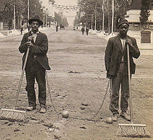 220px Chain Gang Street Sweepers 1909