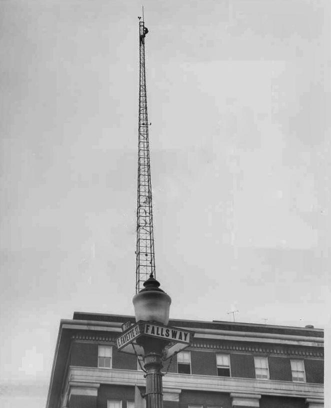 1955_HQ_communications_antenna.jpg